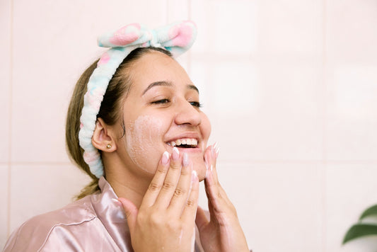 How To Address Breakouts Using Natural Cleansing Methods